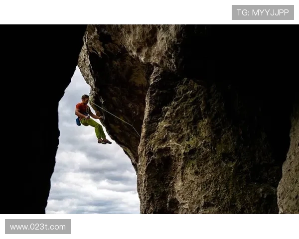 深圳攀岩队区域防守策略解析与攀岩热点发展趋势探讨