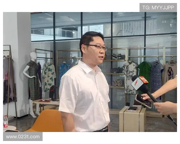 王伟专访:深入探讨攀岩之路与心路历程的精彩回顾 王伟专访:深入探讨攀岩之路与心路历程的精彩回顾