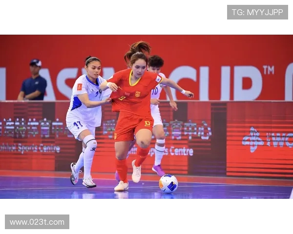 中国女足迎战加拿大队力争胜利展现拼搏精神与团队合作