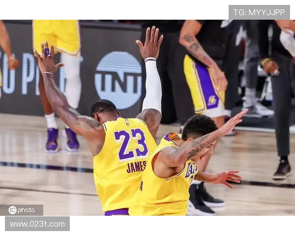 扎克拉文领衔公牛队重返季后赛的希望与挑战分析 扎克拉文领衔公牛队重返季后赛的希望与挑战分析